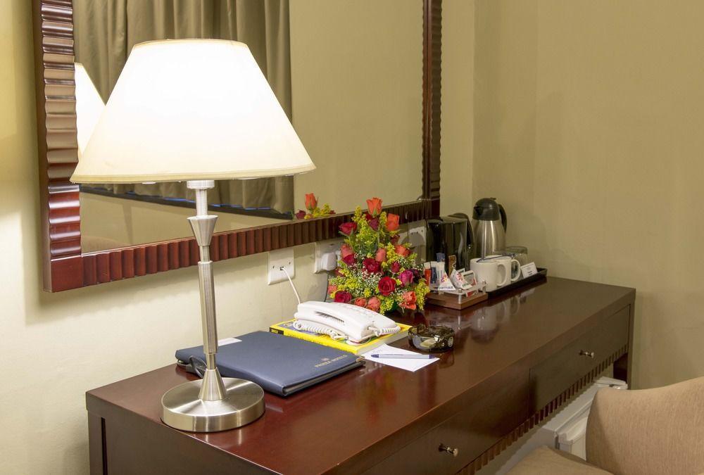 Protea Hotel Lusaka Cairo Road Exteriör bild