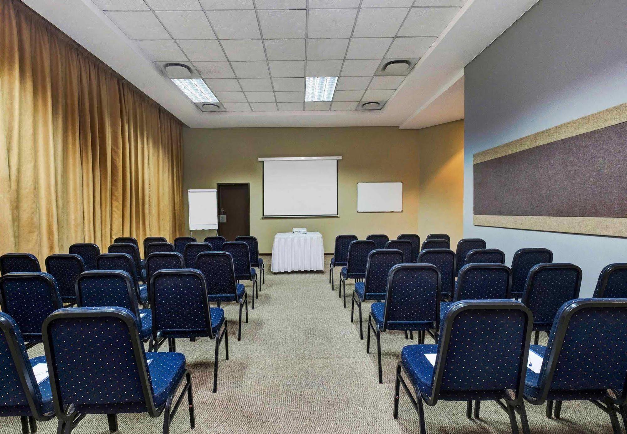 Protea Hotel Lusaka Cairo Road Exteriör bild