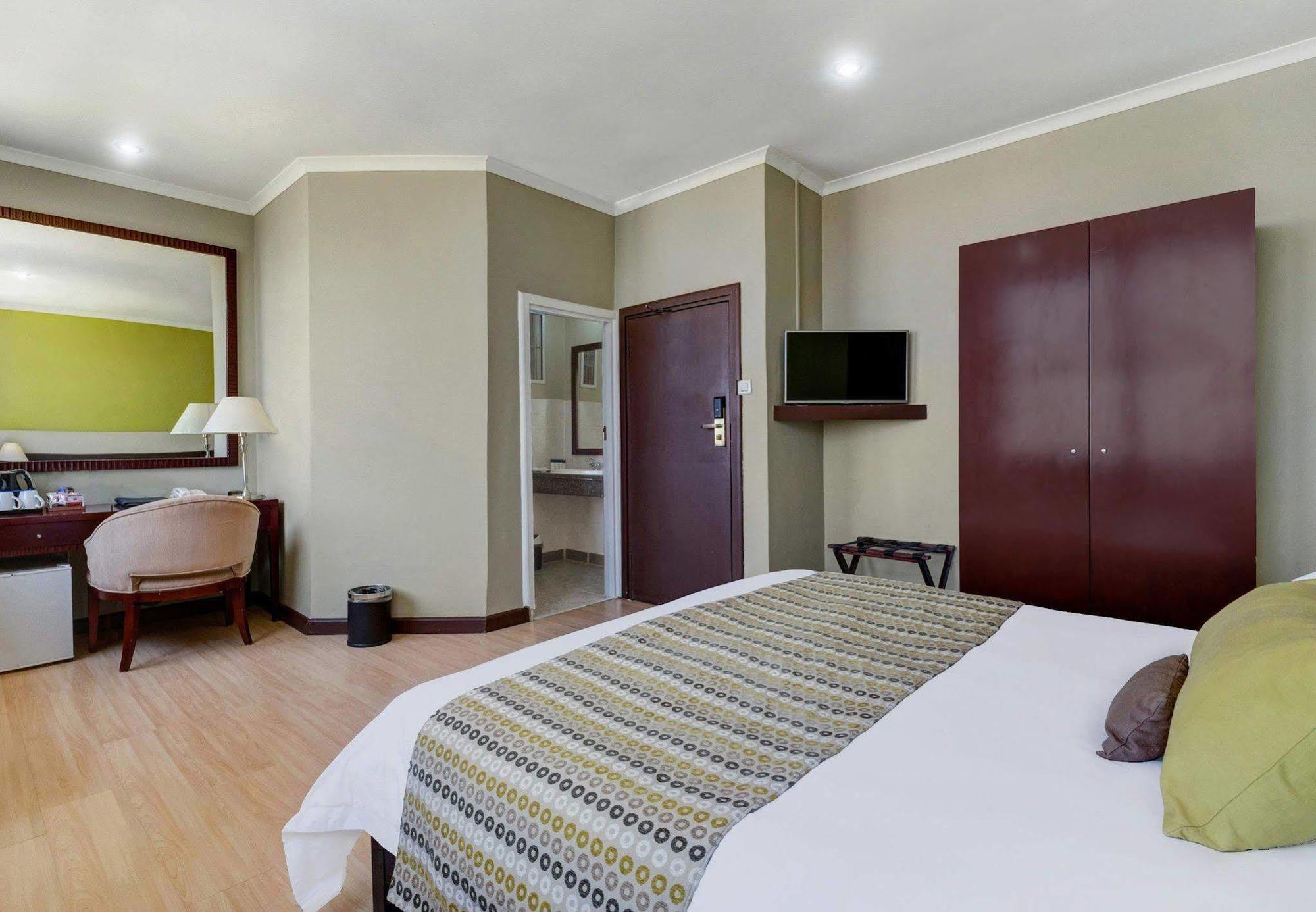 Protea Hotel Lusaka Cairo Road Exteriör bild